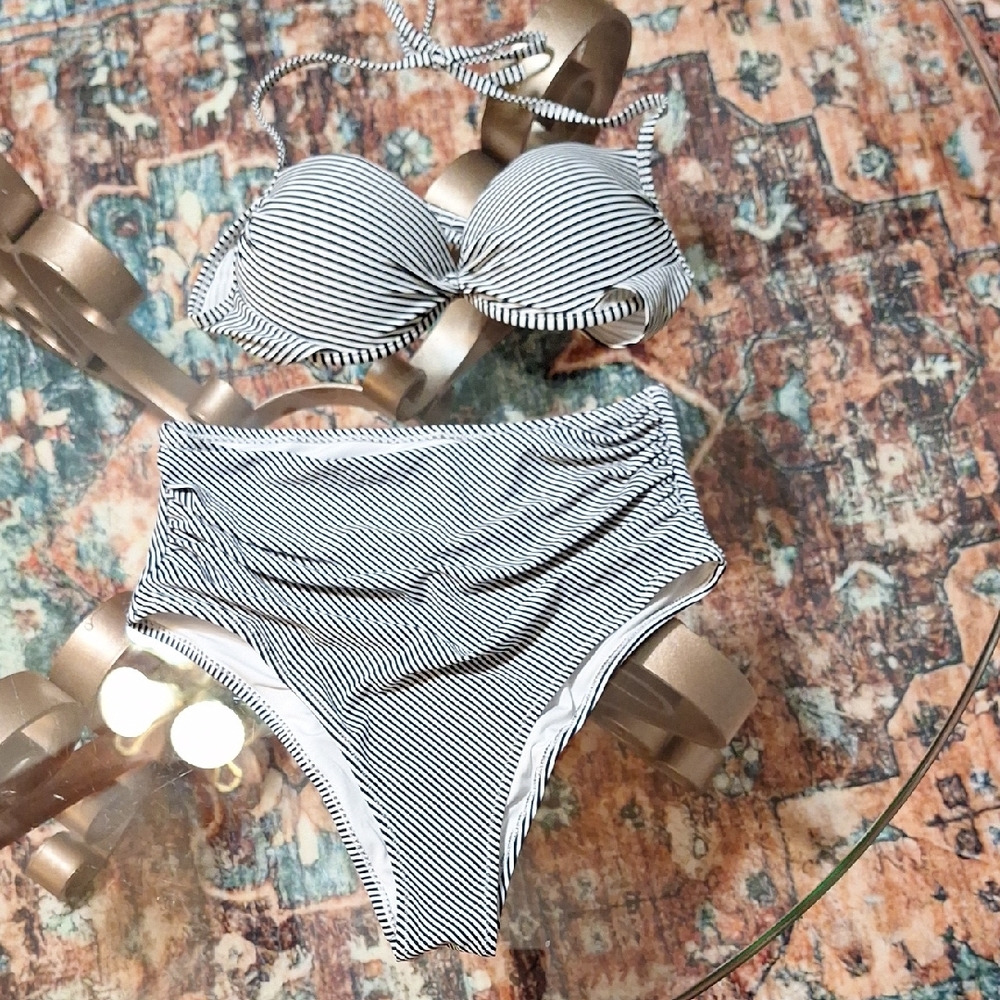 Striped Black and White Bikini Set - Brand - Hot Water Sz XL - Euc